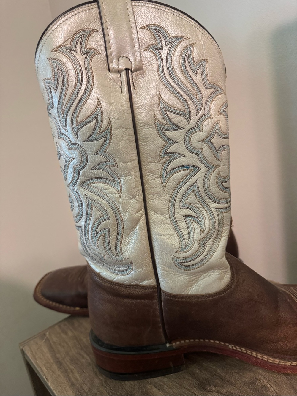 Tony Lama Western Boots 9B - Cross design - Picture 8 of 10